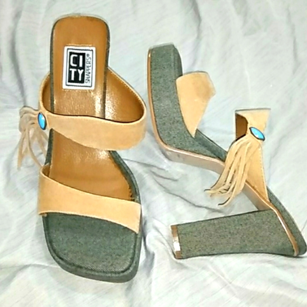 NWT CITY snappers heeled strappy sandals size 7